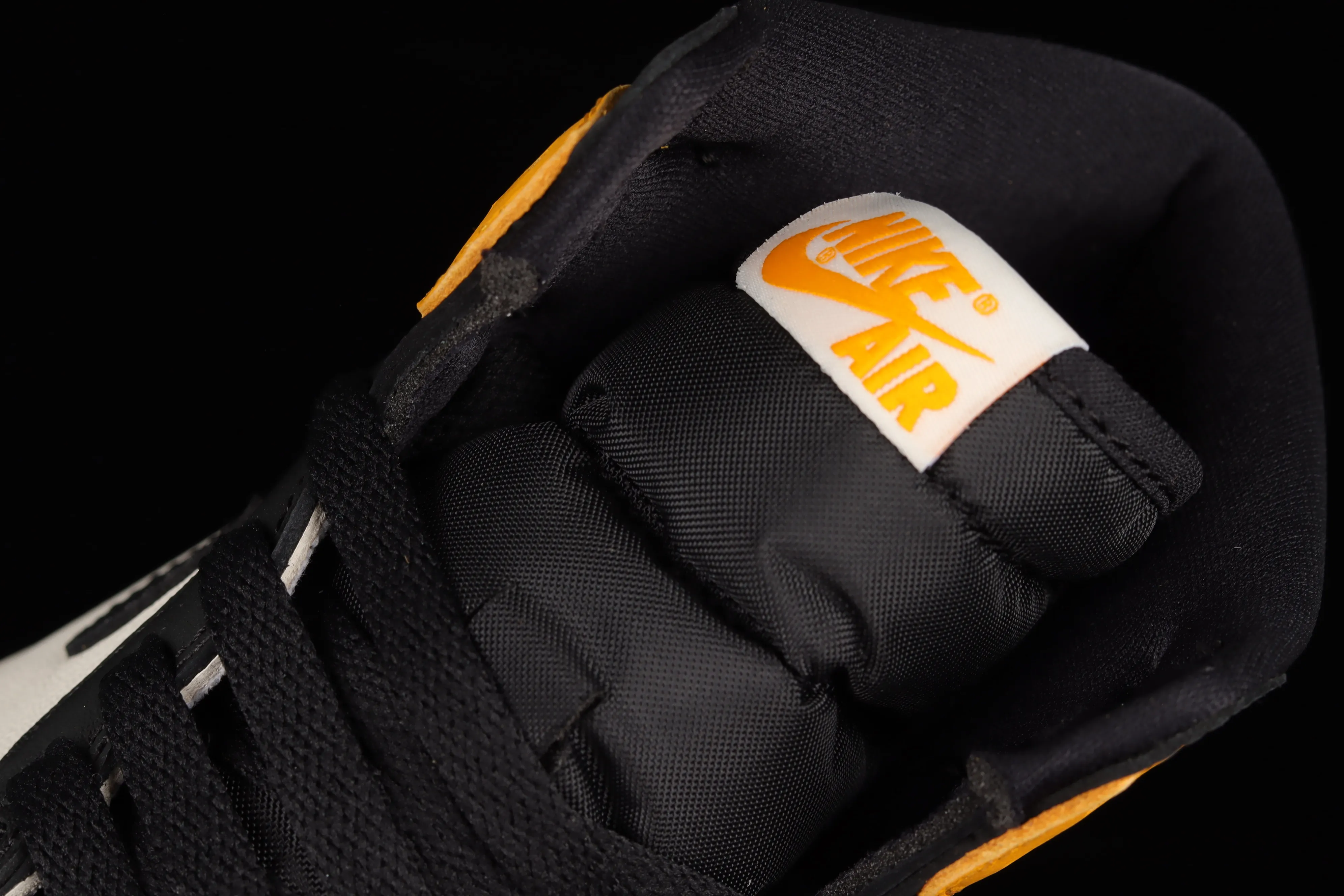 All categories Air Jordan Jordan series basketball shoes Air Jordan 1 High pure original version Air Jordan 1 Retro High OG AJ1 Joe 1 black and yellow toe 555088-711